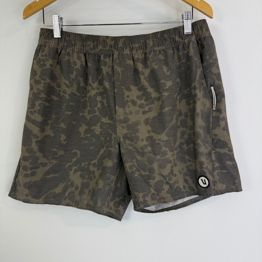 Vuori Cape Short Men Large Olive Green Camo V369 6" Inseam Hybrid Swim Short